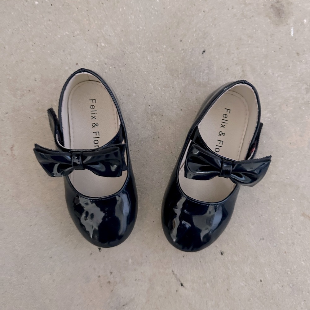 Felix & Flora Navy Velcro Maryjane’s Sz 7